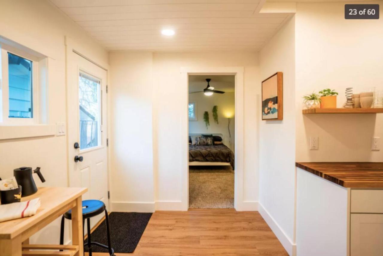 Newly Renovated, Modern And Cosy One Bedroom Condo With Full Kitchen And Lounge Redding Exterior photo
