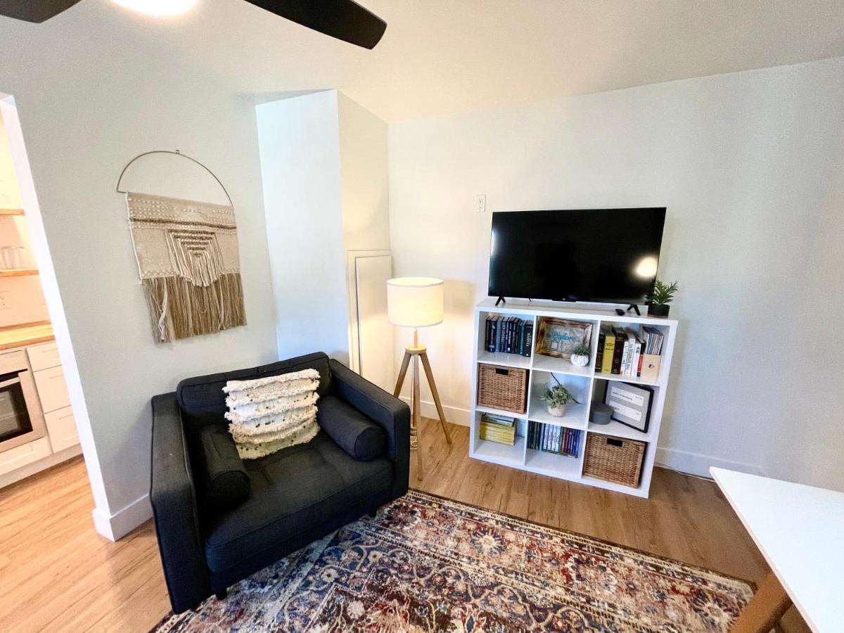 Newly Renovated, Modern And Cosy One Bedroom Condo With Full Kitchen And Lounge Redding Exterior photo