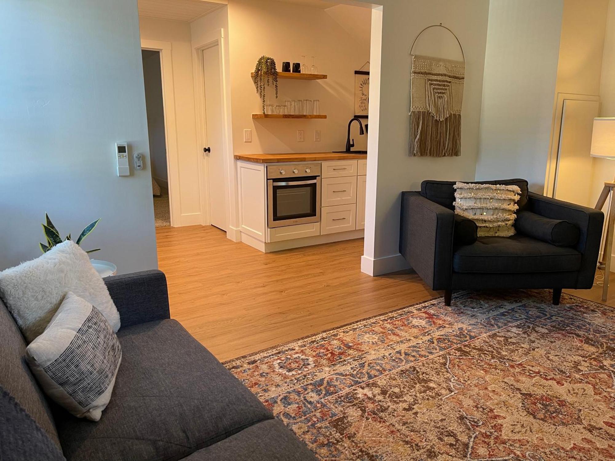Newly Renovated, Modern And Cosy One Bedroom Condo With Full Kitchen And Lounge Redding Exterior photo